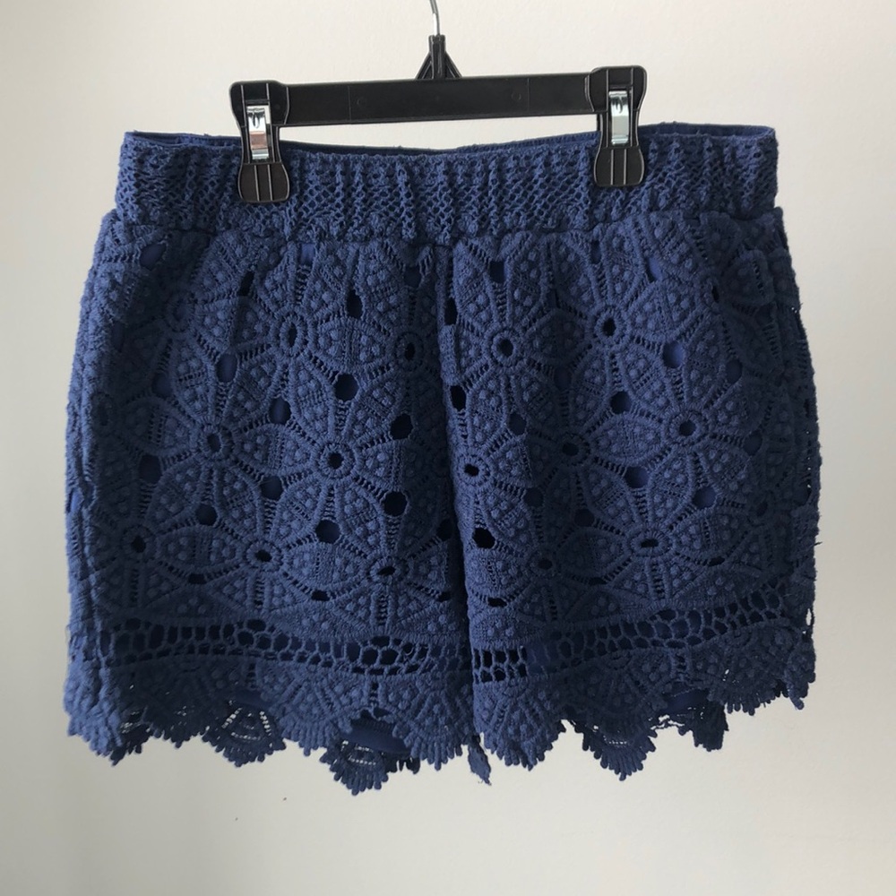 Alya Crocheted Floral Shorts Size S